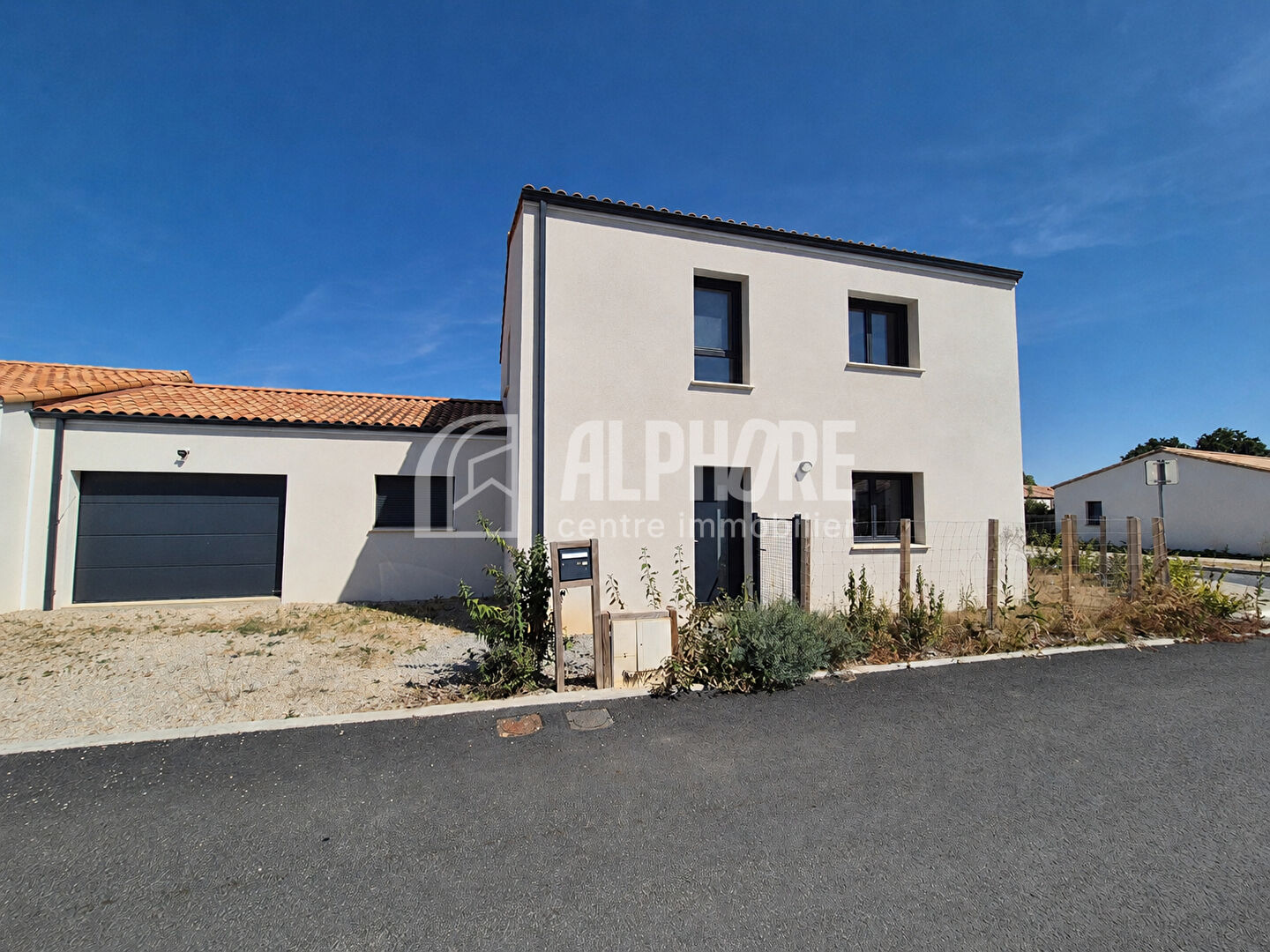 Maison 6 pièces 323 m² · à Mouilleron le Captif · 323 m² · 299 000 €